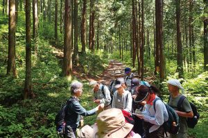 「自然観察会」や「環境講演会」の開催